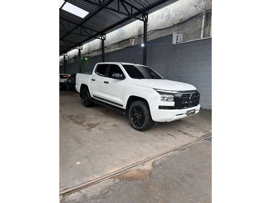 MITSUBISHI L200 TRITON 2.4 16V TURBO DIESEL SPORT HPE CD 4P 4X4 AUTOMÁTICO